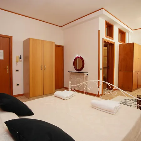 Lupiae شقة فندقية 3*